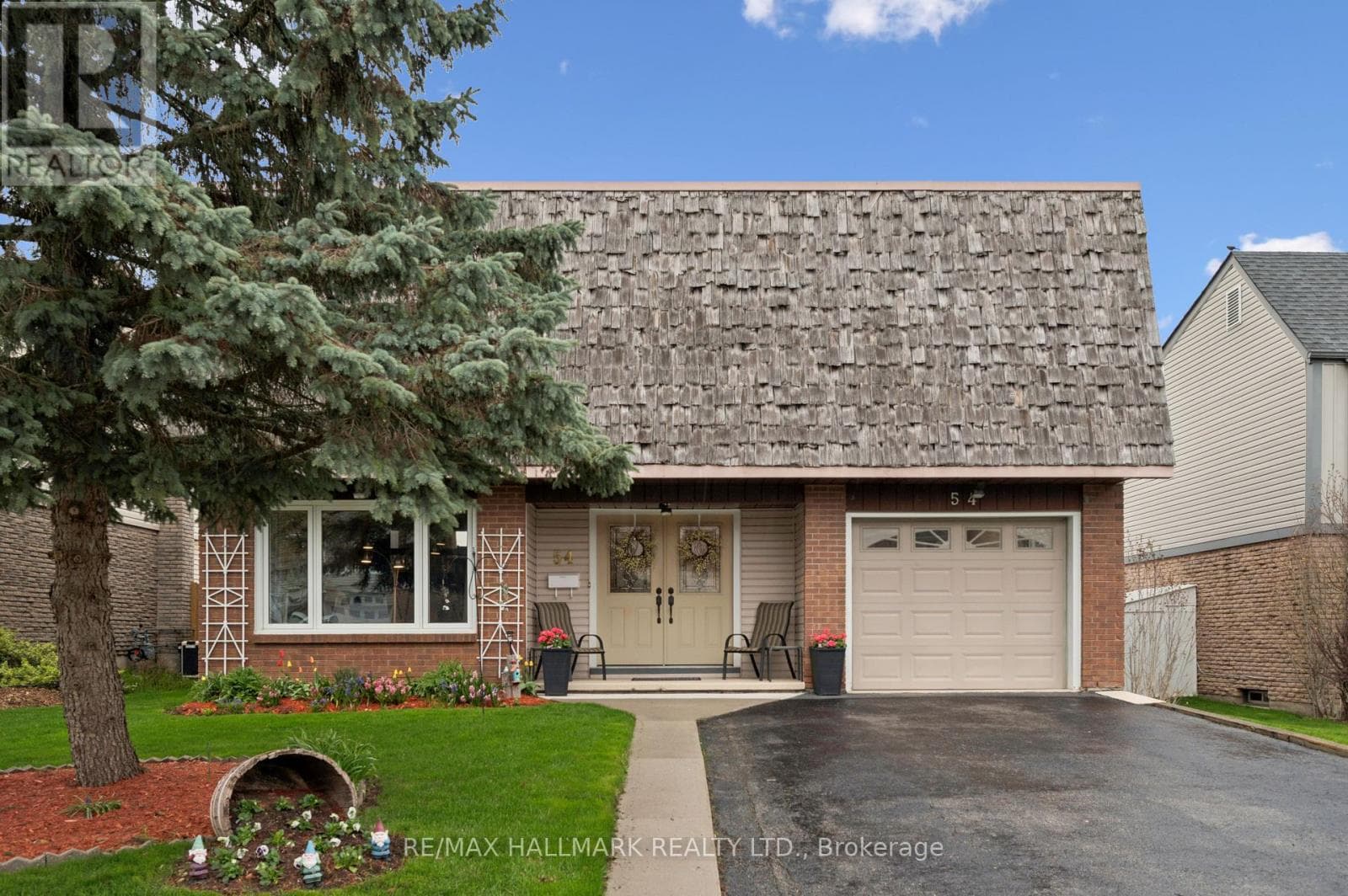 54 BLACKWELL DRIVE — photo 1