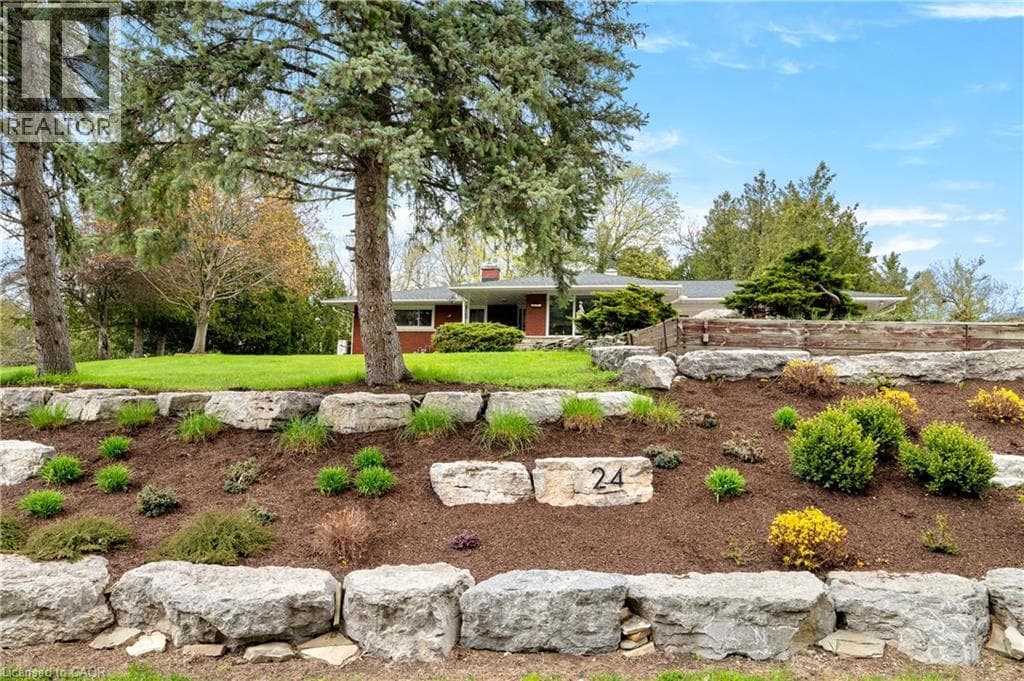 24 GRAND HILL Drive — photo 2