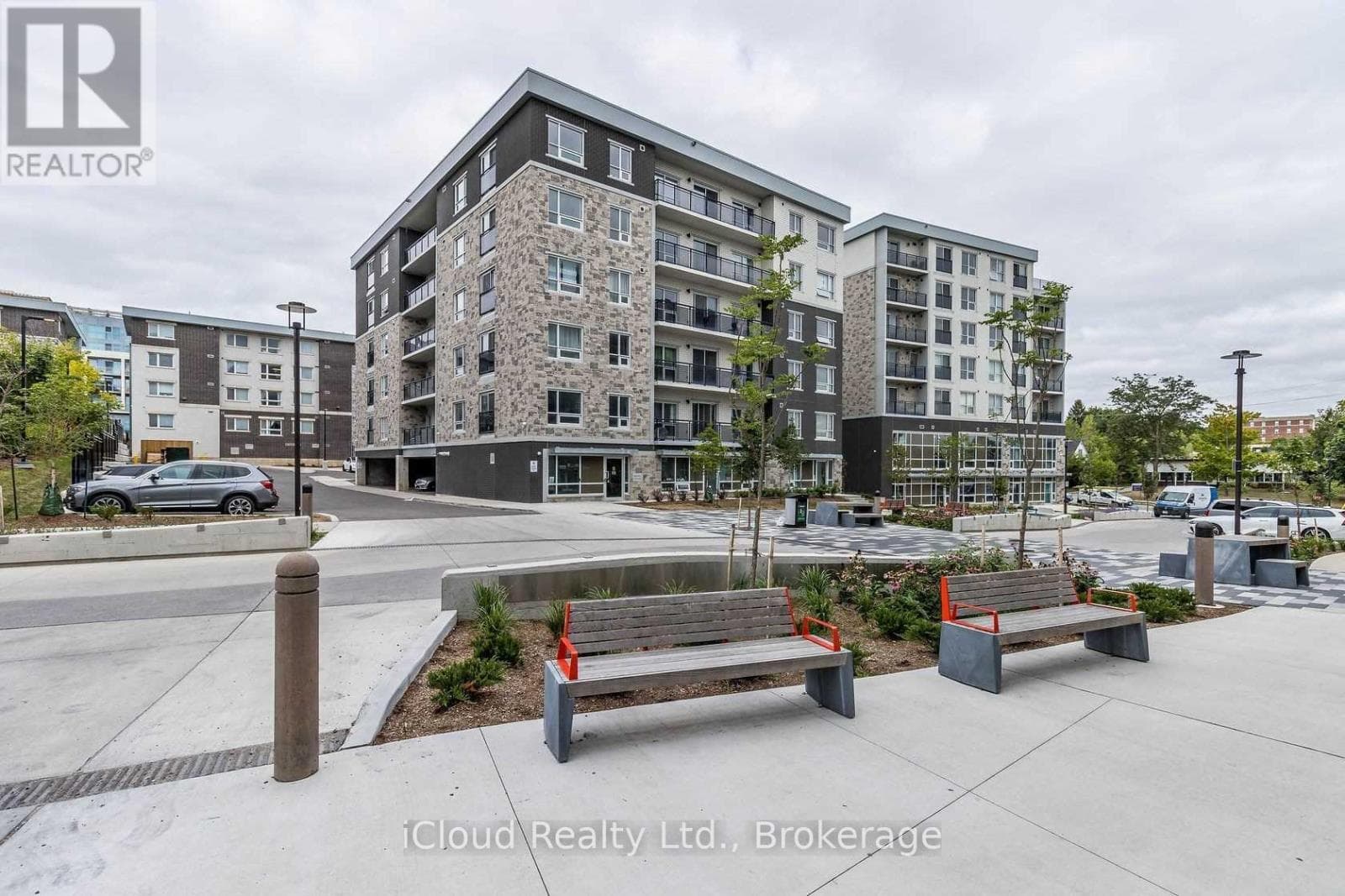 H401 - 275 LARCH STREET — photo 2