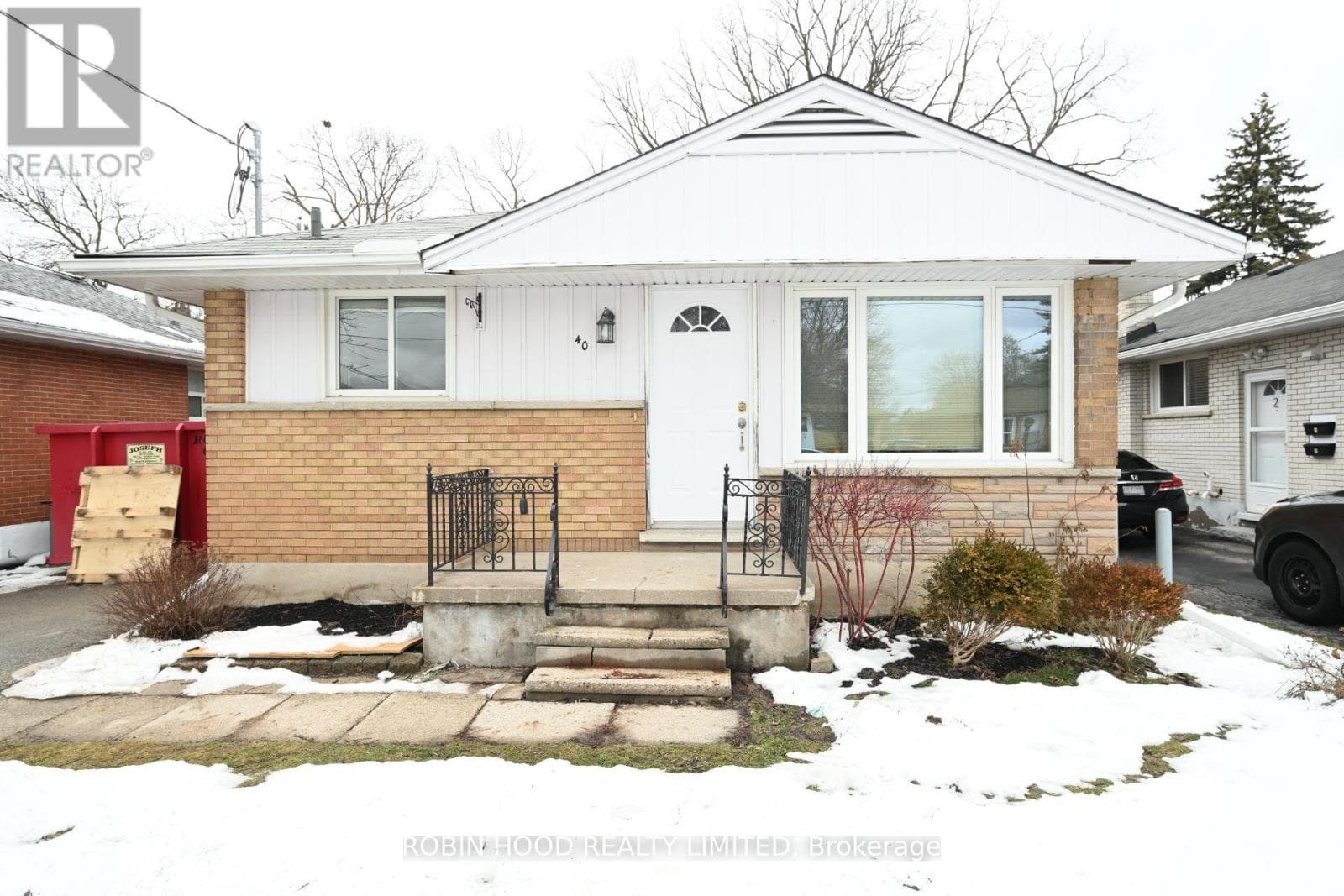 UNIT 1 - 40 WINSLOW DRIVE — photo 2