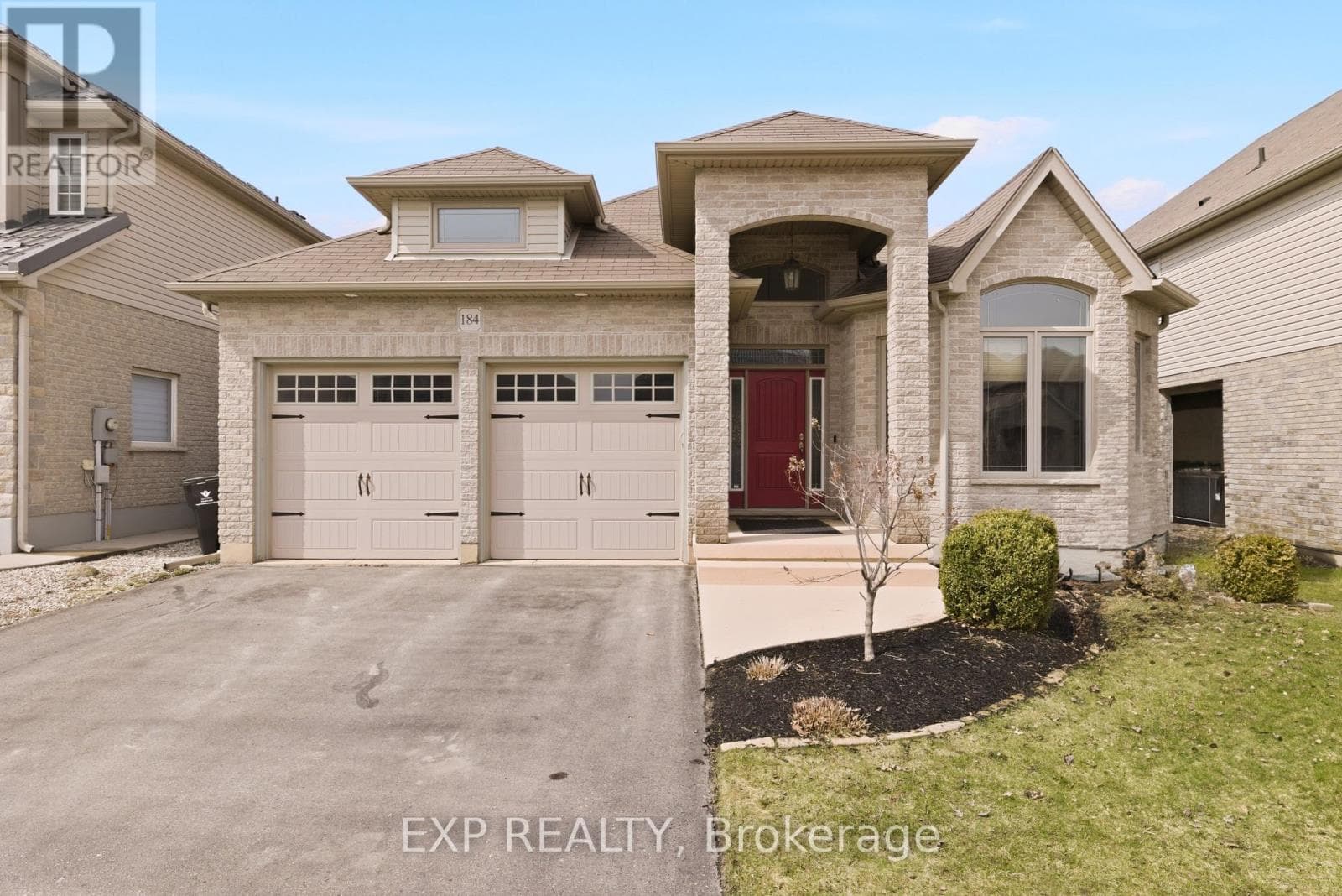 184 TOWNSEND DRIVE — photo 1