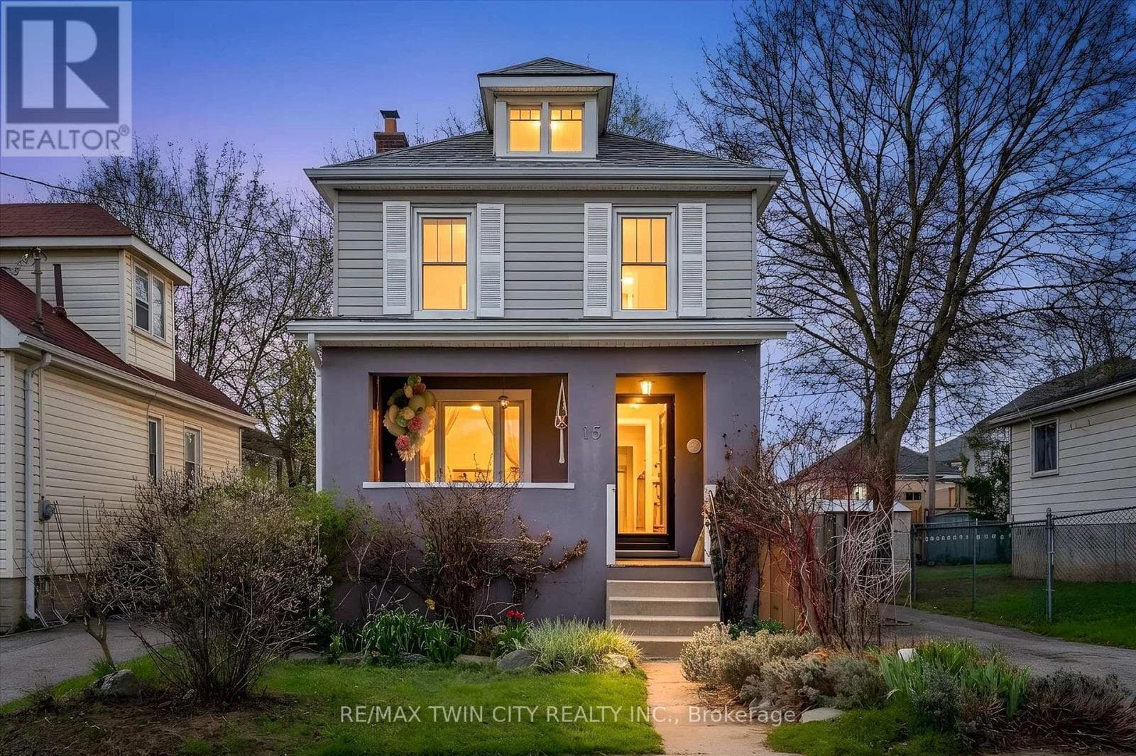 15 WATERSIDE AVENUE — photo 1