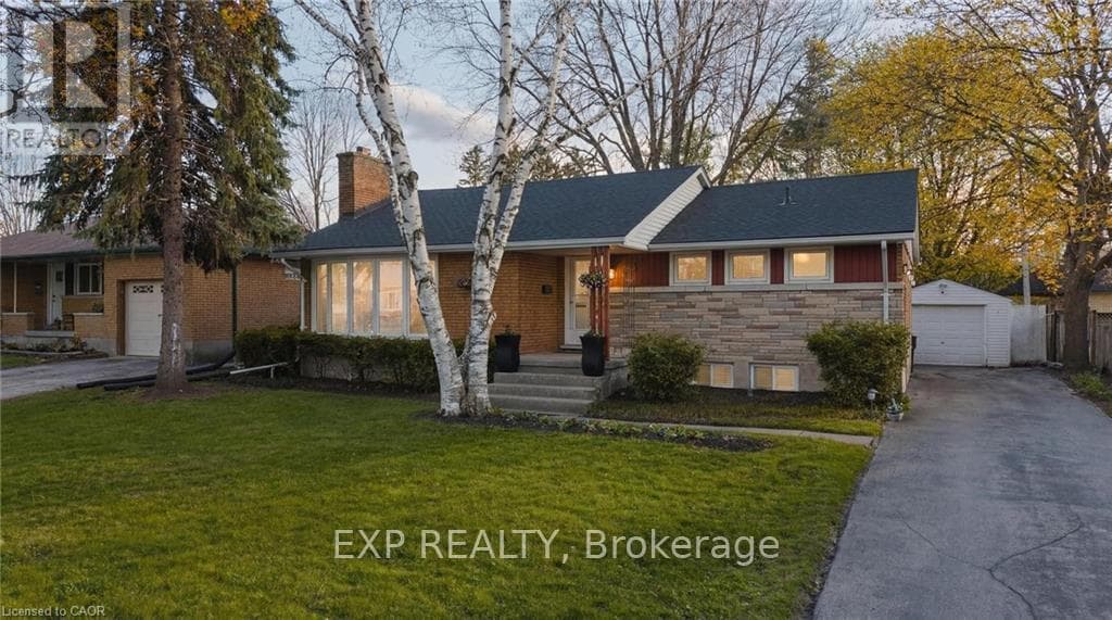 120 ELGIN CRESCENT — photo 1