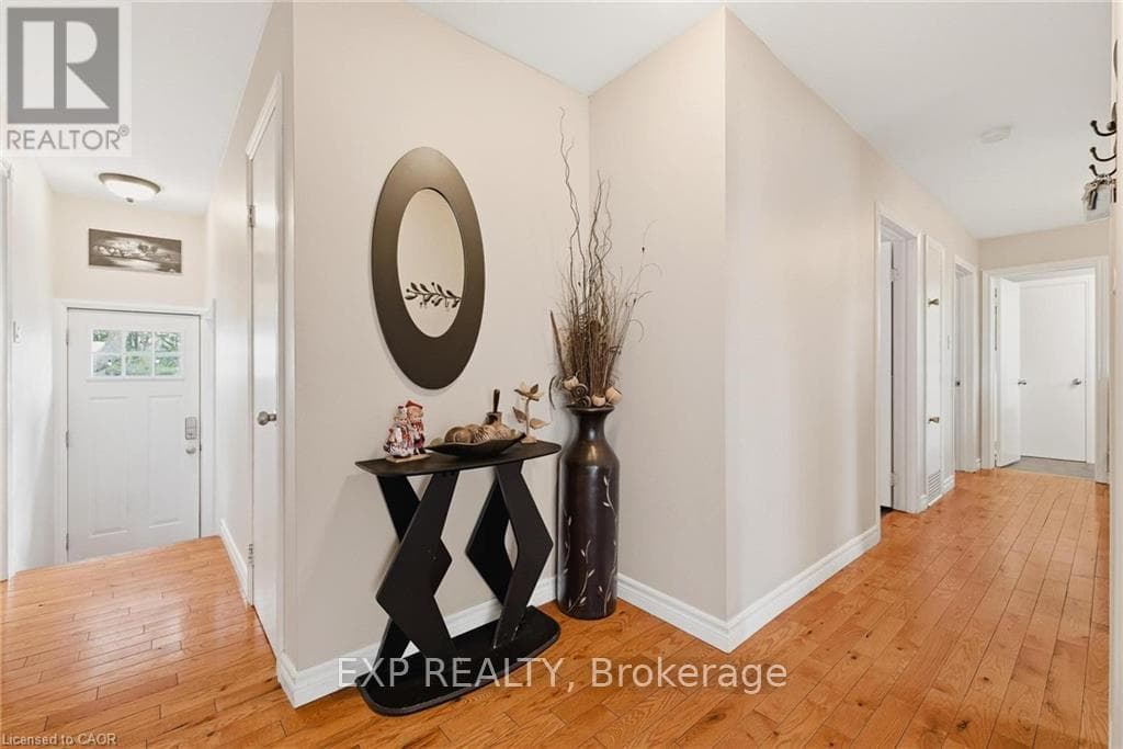 120 ELGIN CRESCENT — photo 3