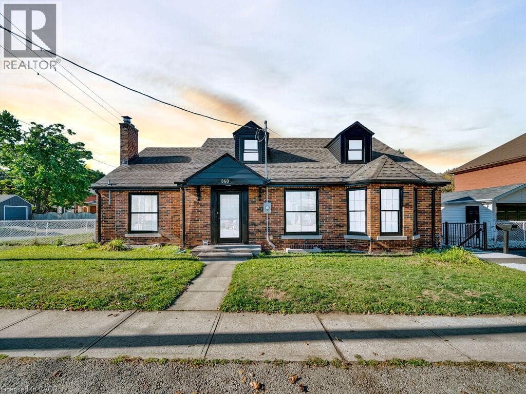 860 VINE Street — photo 1