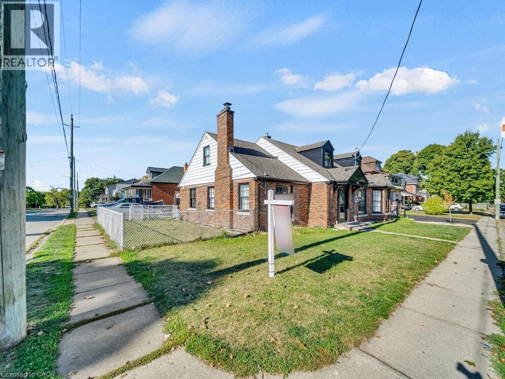 860 VINE Street — photo 3