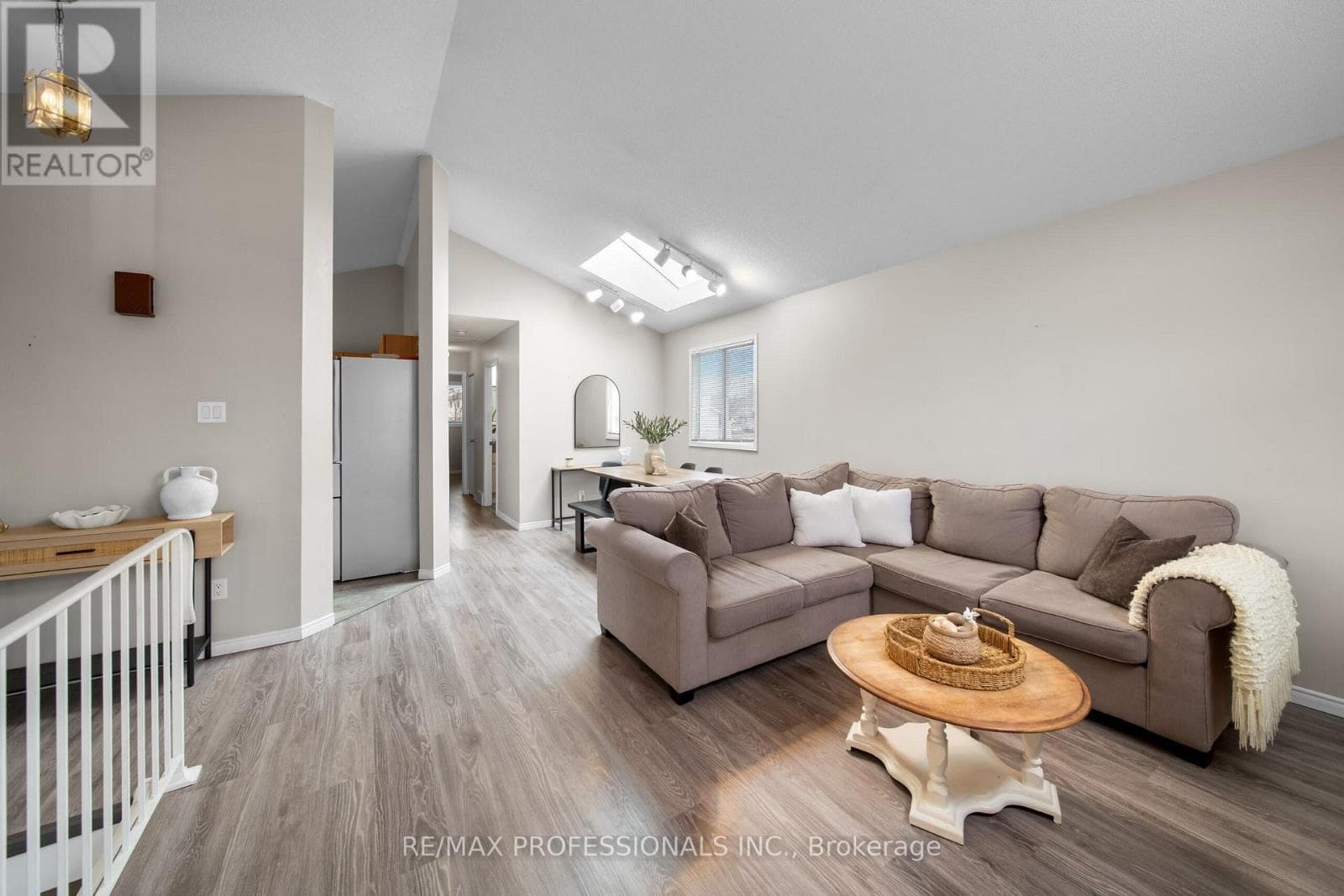 522 TRICO DRIVE — photo 3