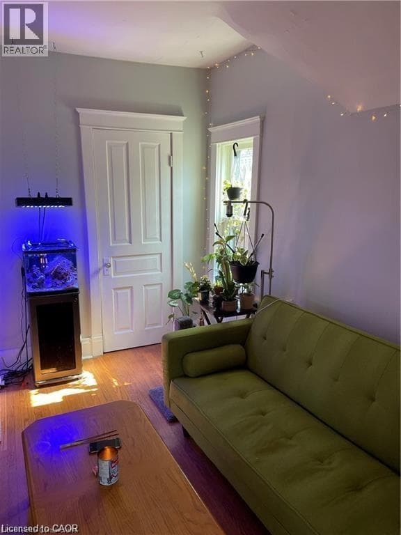 48 BETZNER Avenue N Unit# Upper — photo 2