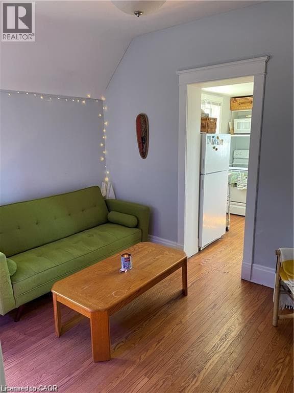 48 BETZNER Avenue N Unit# Upper — photo 3