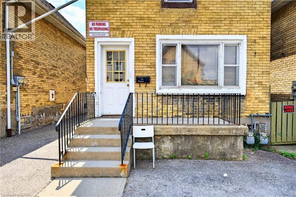 15 WARNOCK Street Unit# Upper — photo 2
