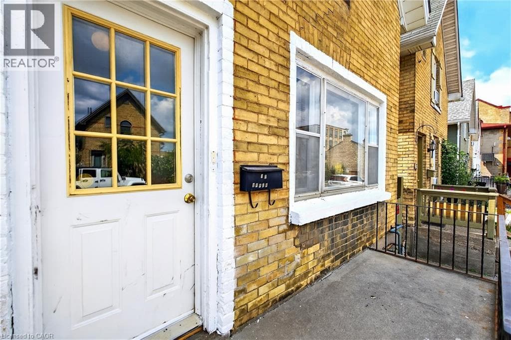 15 WARNOCK Street Unit# Upper — photo 3