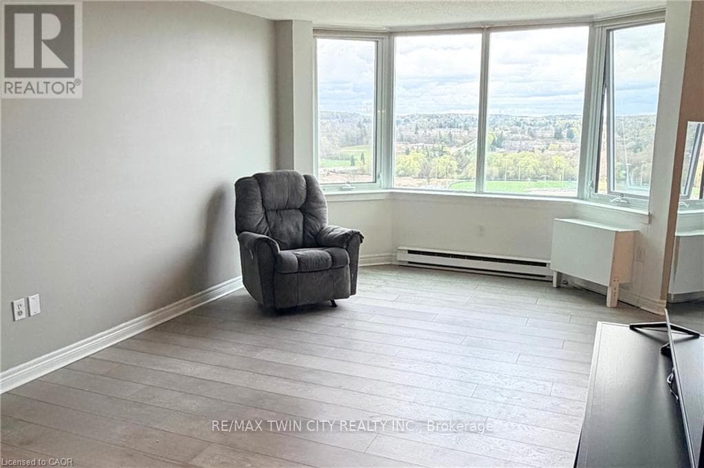 1605 - 35 GREEN VALLEY DRIVE — photo 3