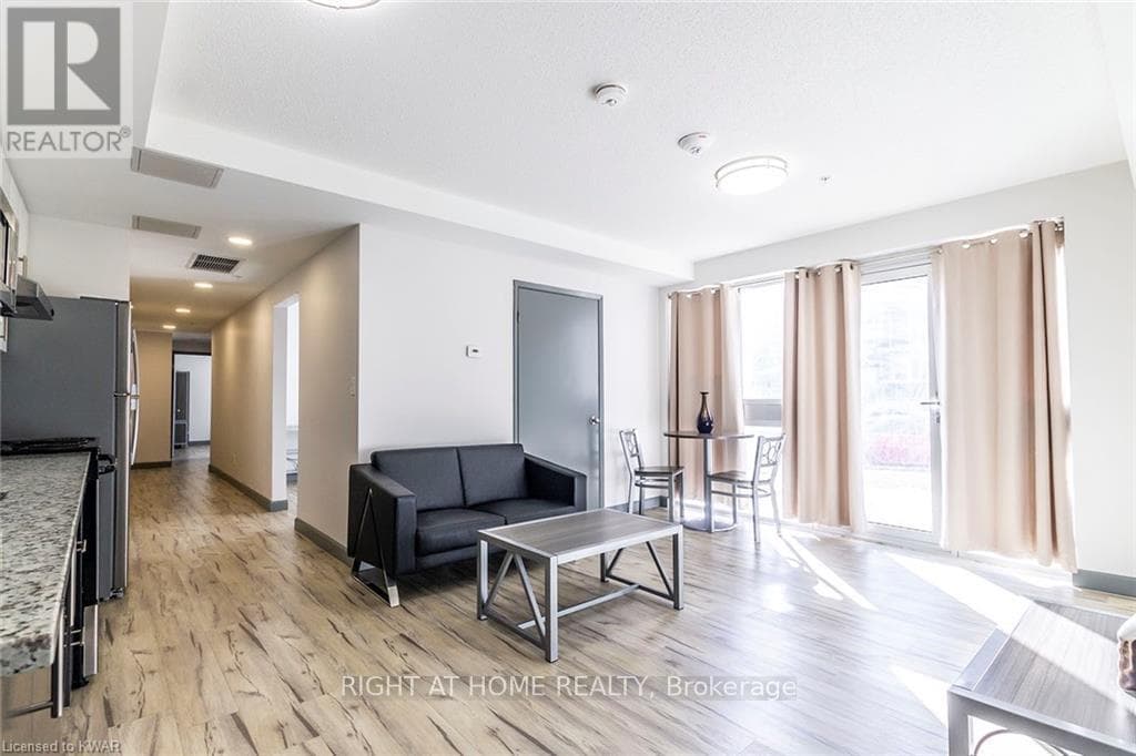 215 - 258B SUNVIEW STREET — photo 3