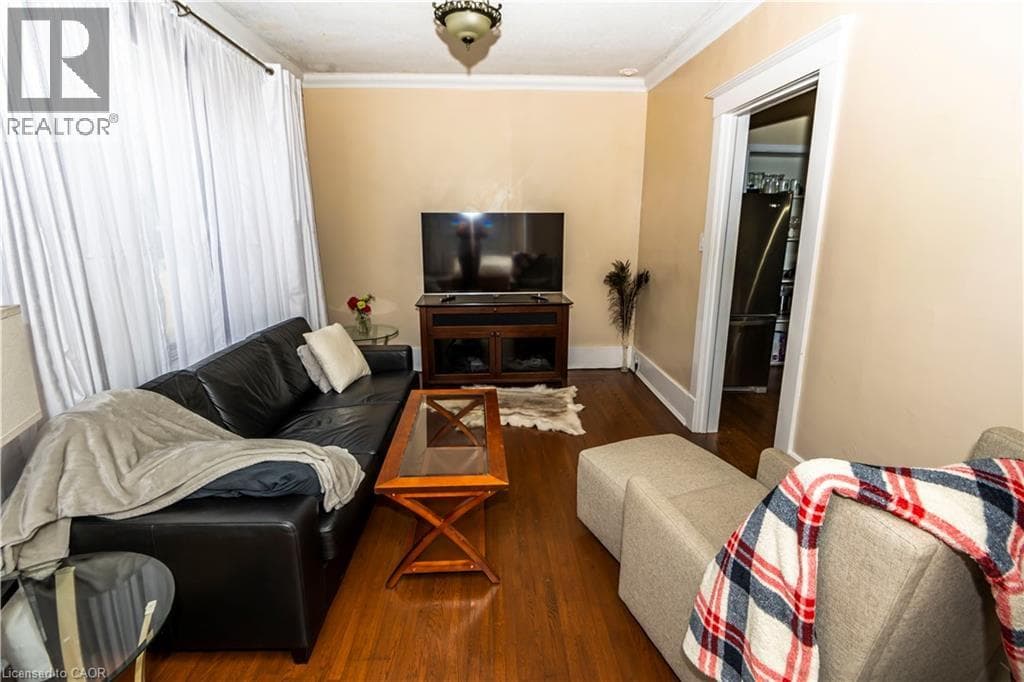 408 WELLINGTON Street N Unit# 2 — photo 2