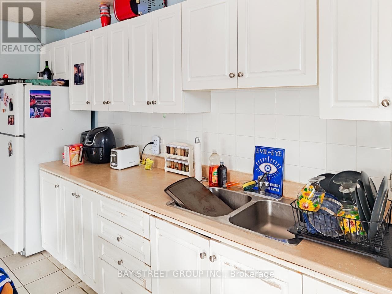 UPPER FLOOR - 38 NOECKER STREET — photo 3