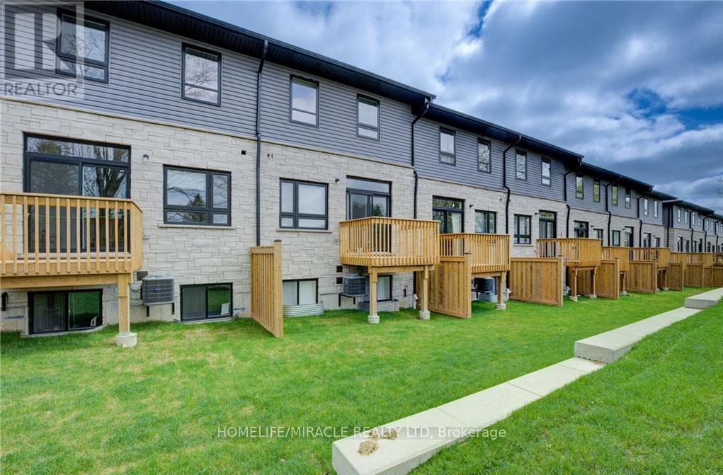 20 - 51 SPARROW AVENUE — photo 2