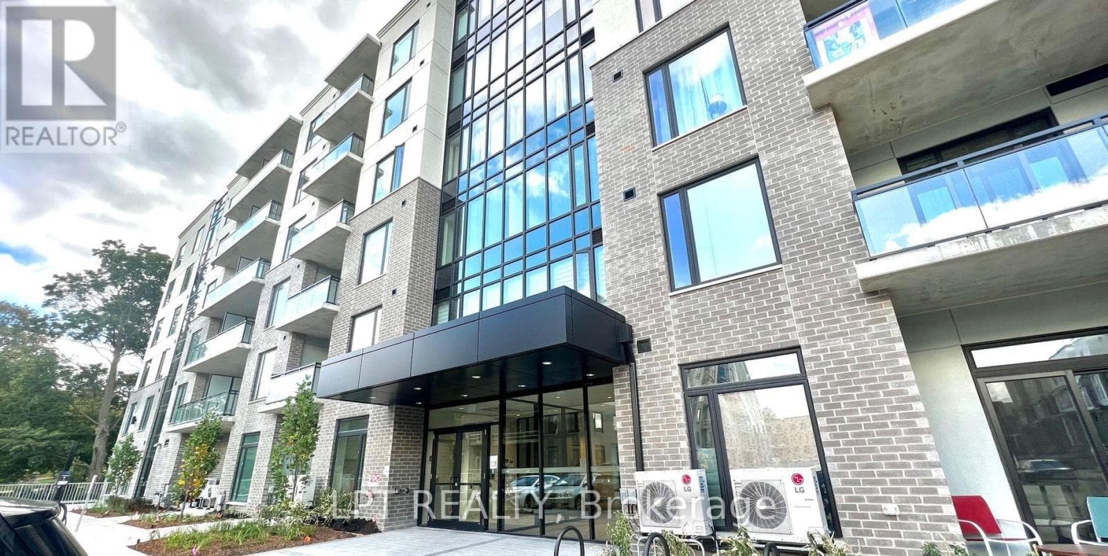 415 - 103 ROGER STREET — photo 1
