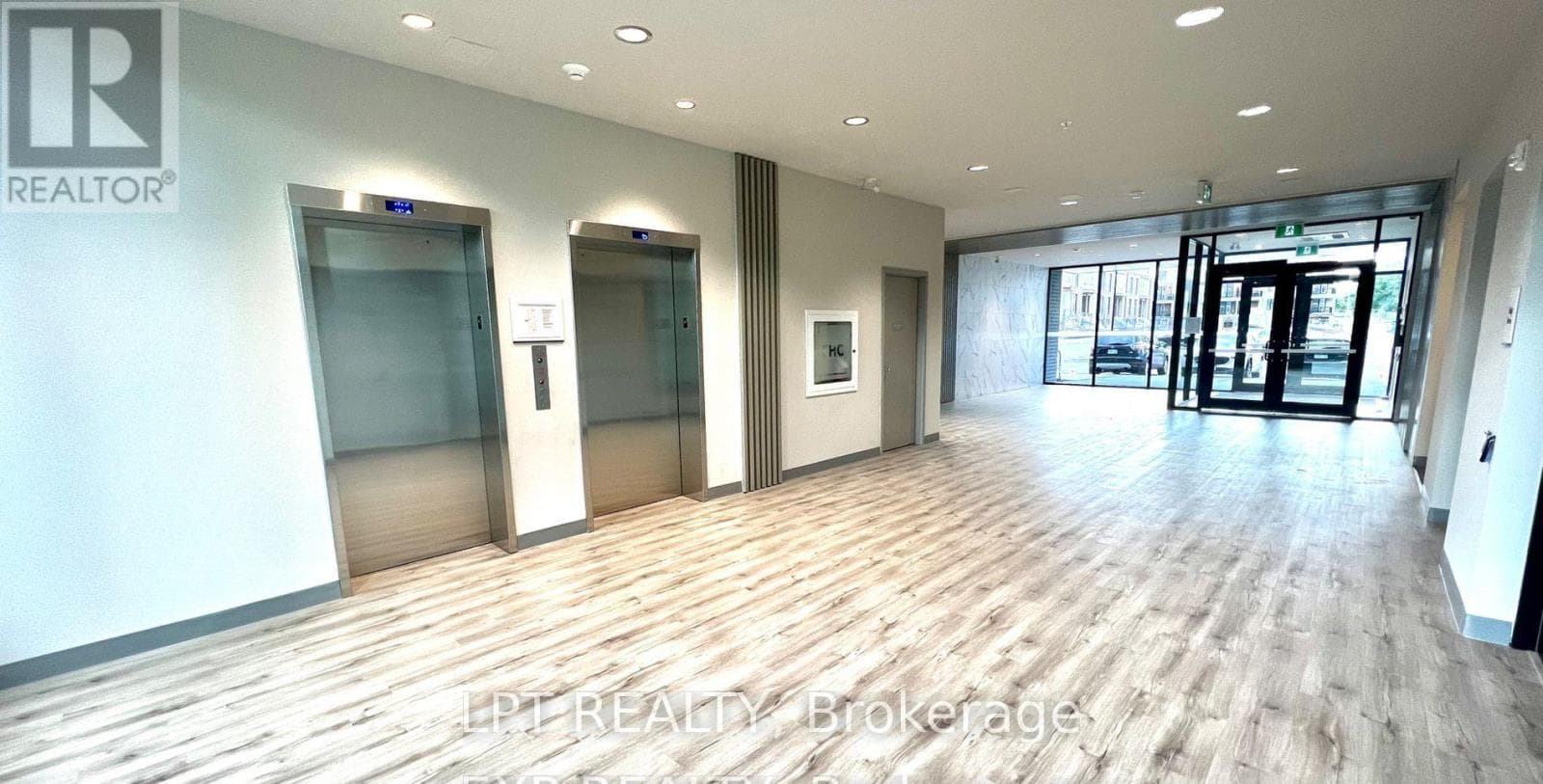 415 - 103 ROGER STREET — photo 2