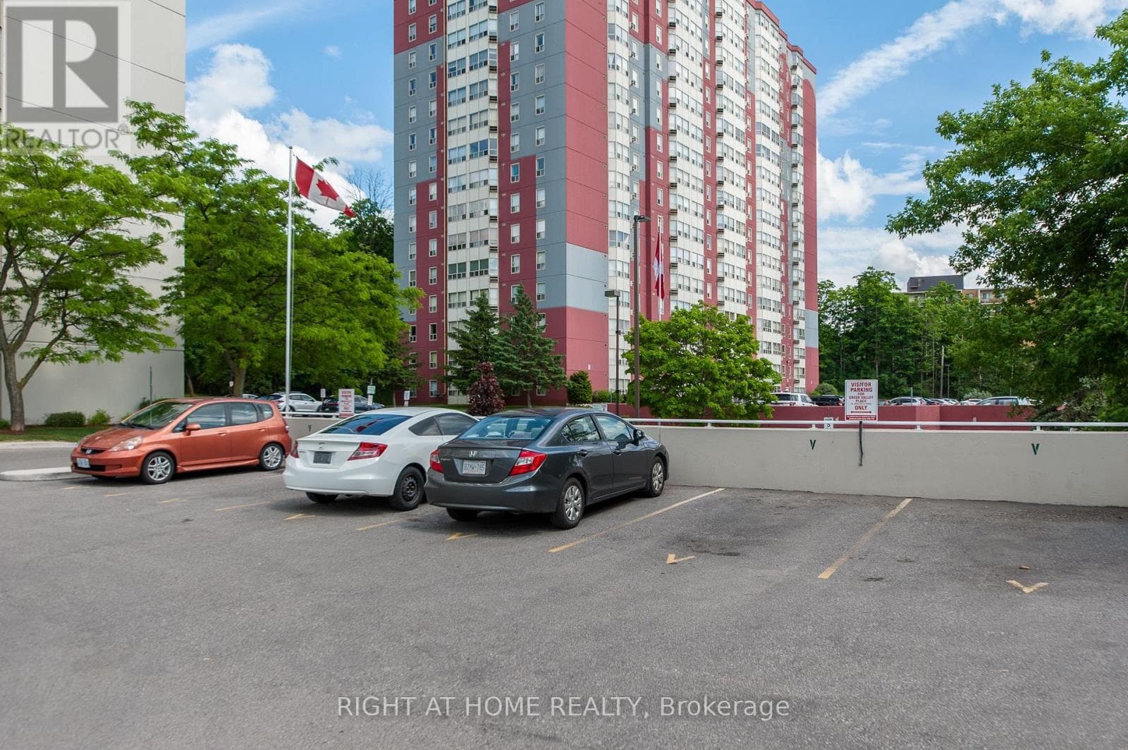 1714 - 35 GREEN VALLEY DRIVE — photo 2