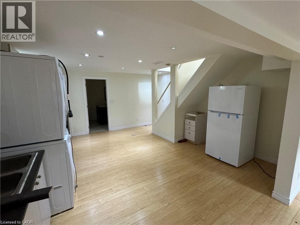 116 ZIEMAN Crescent Unit# Lower — photo 3