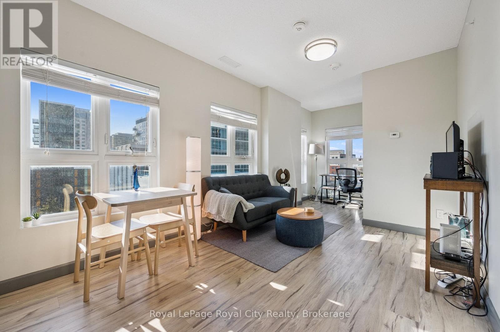 186 - 258A SUNVIEW STREET — photo 3
