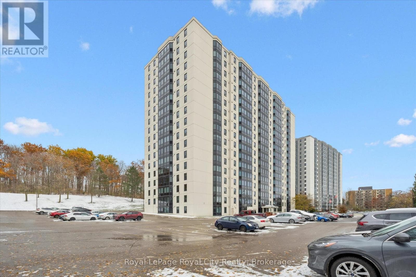 1410 - 35 GREEN VALLEY DRIVE — photo 2