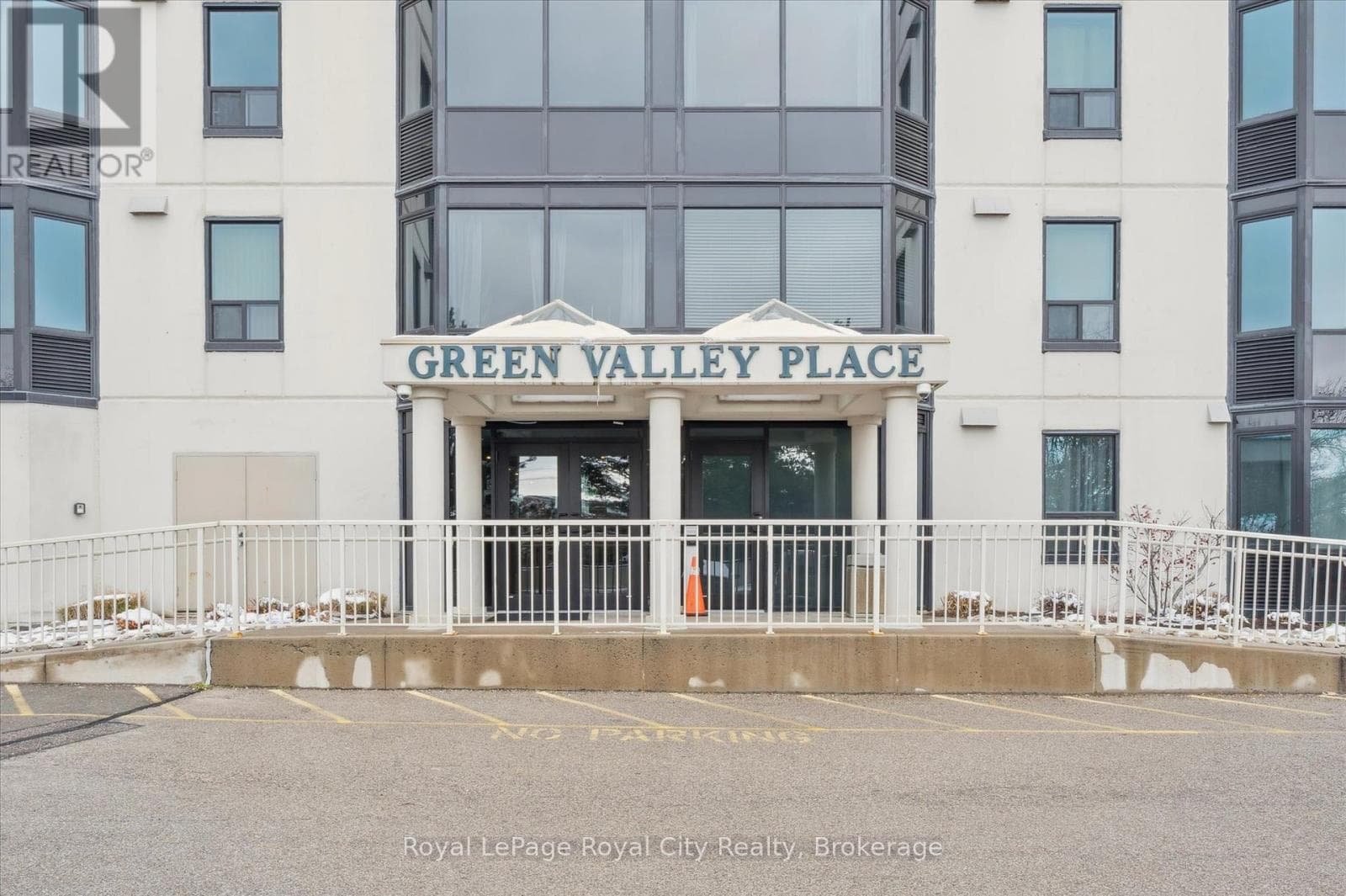 1410 - 35 GREEN VALLEY DRIVE — photo 3