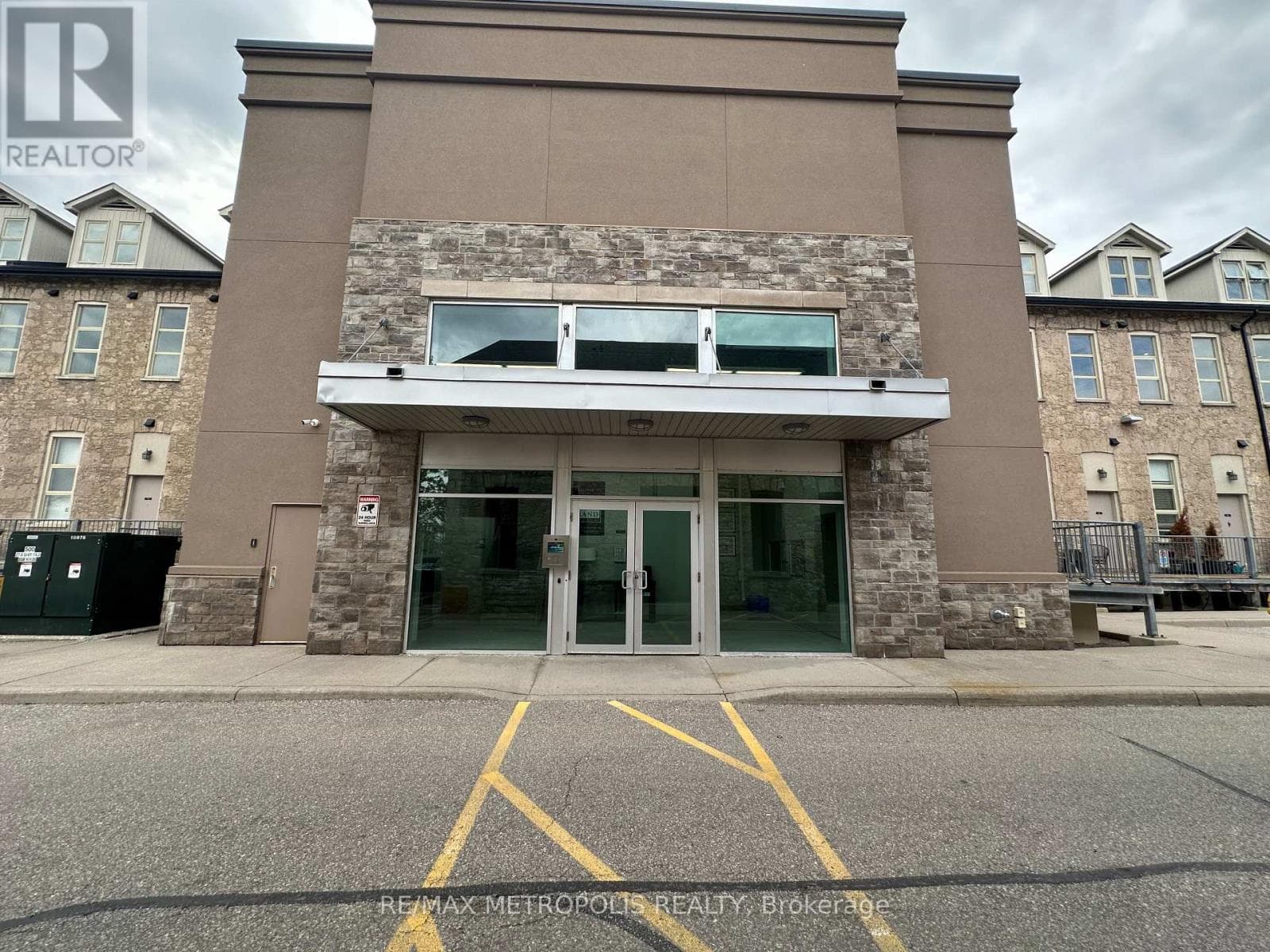 110 - 25 CONCESSION STREET — photo 2