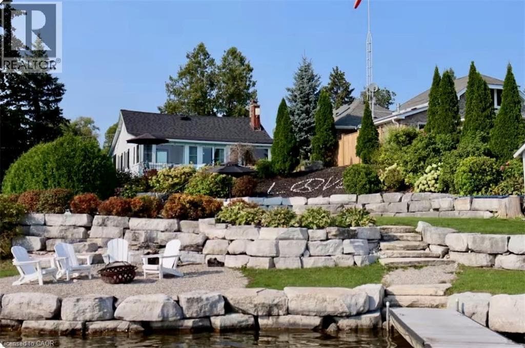 11 LAKE Avenue — photo 1