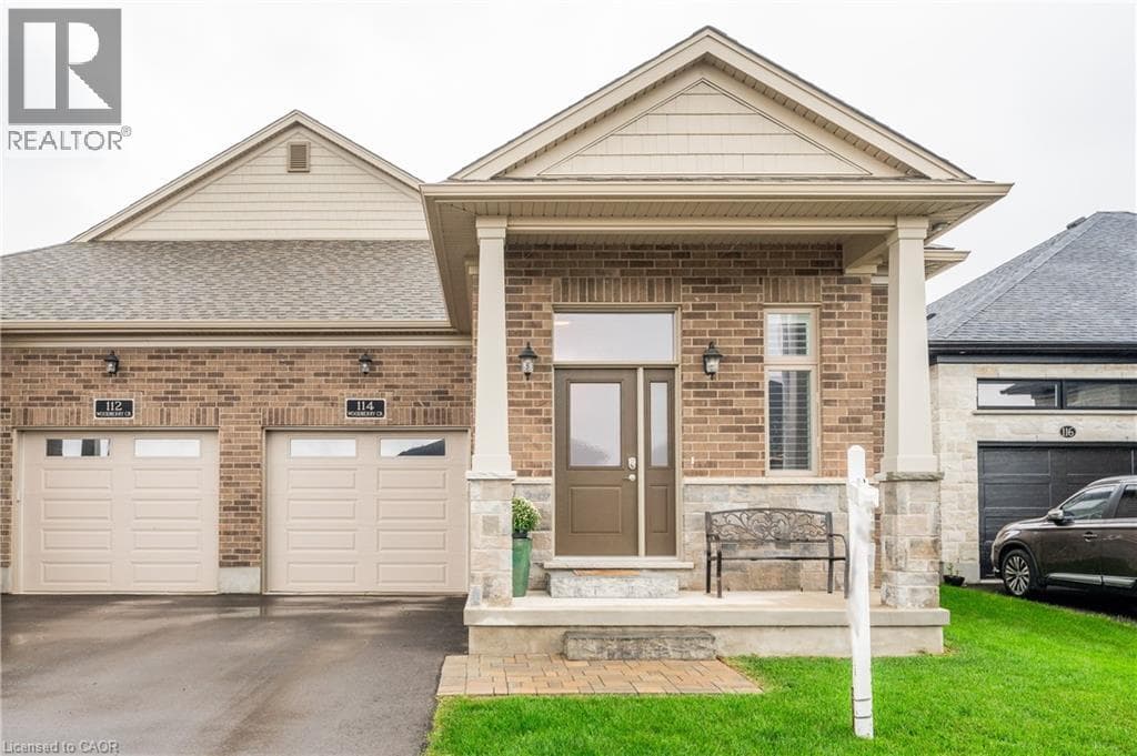 114 WOODBERRY Crescent — photo 1