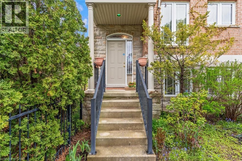 53 GROSVENOR Lane — photo 2