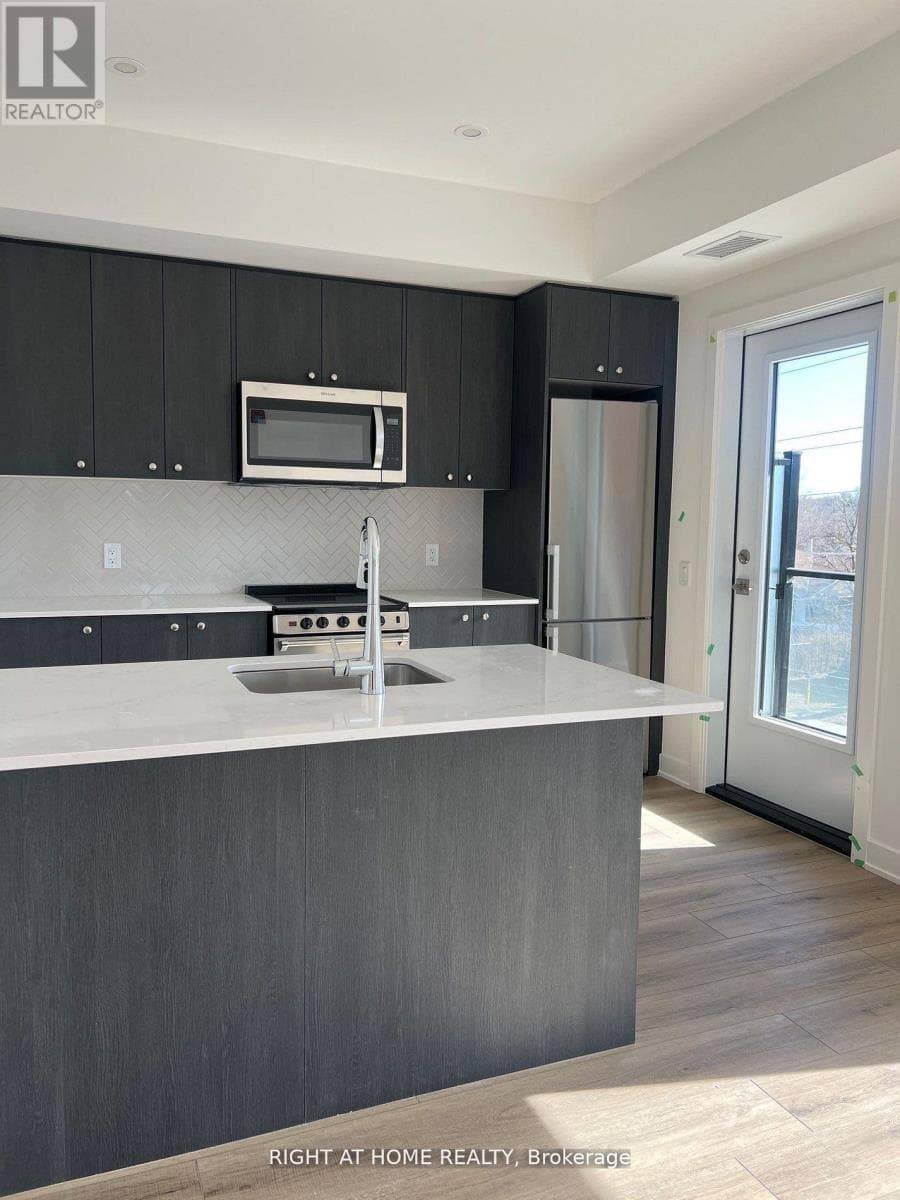 316 - 312 ERB STREET W — photo 2