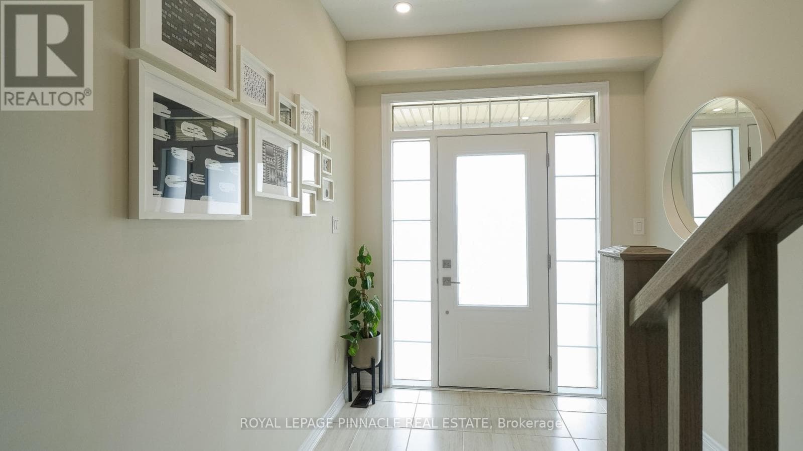 8 - 100 HOLLYWOOD COURT — photo 3