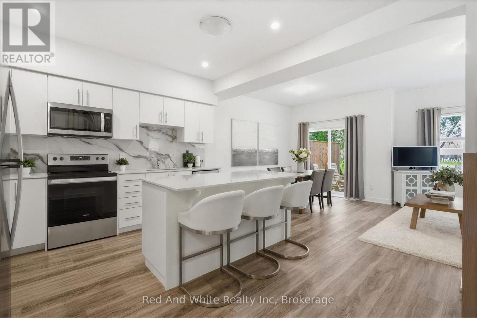 22 - 110 FERGUS AVENUE — photo 2