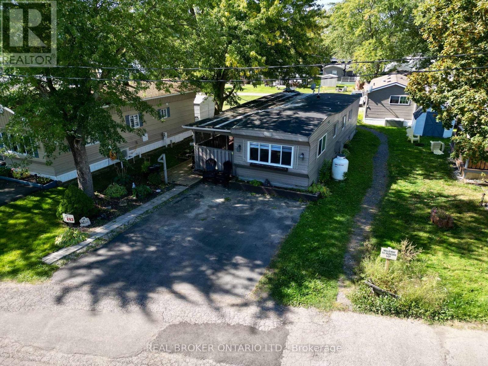 243 - 580 BEAVER CREEK ROAD — photo 2