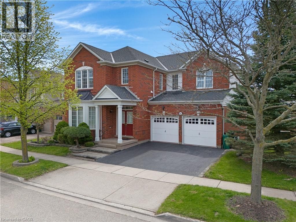 27 GLAZEBROOK Crescent — photo 1