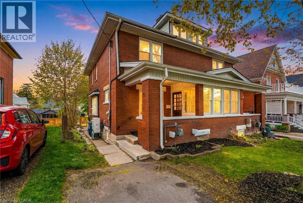 36 LOUISA Street — photo 1