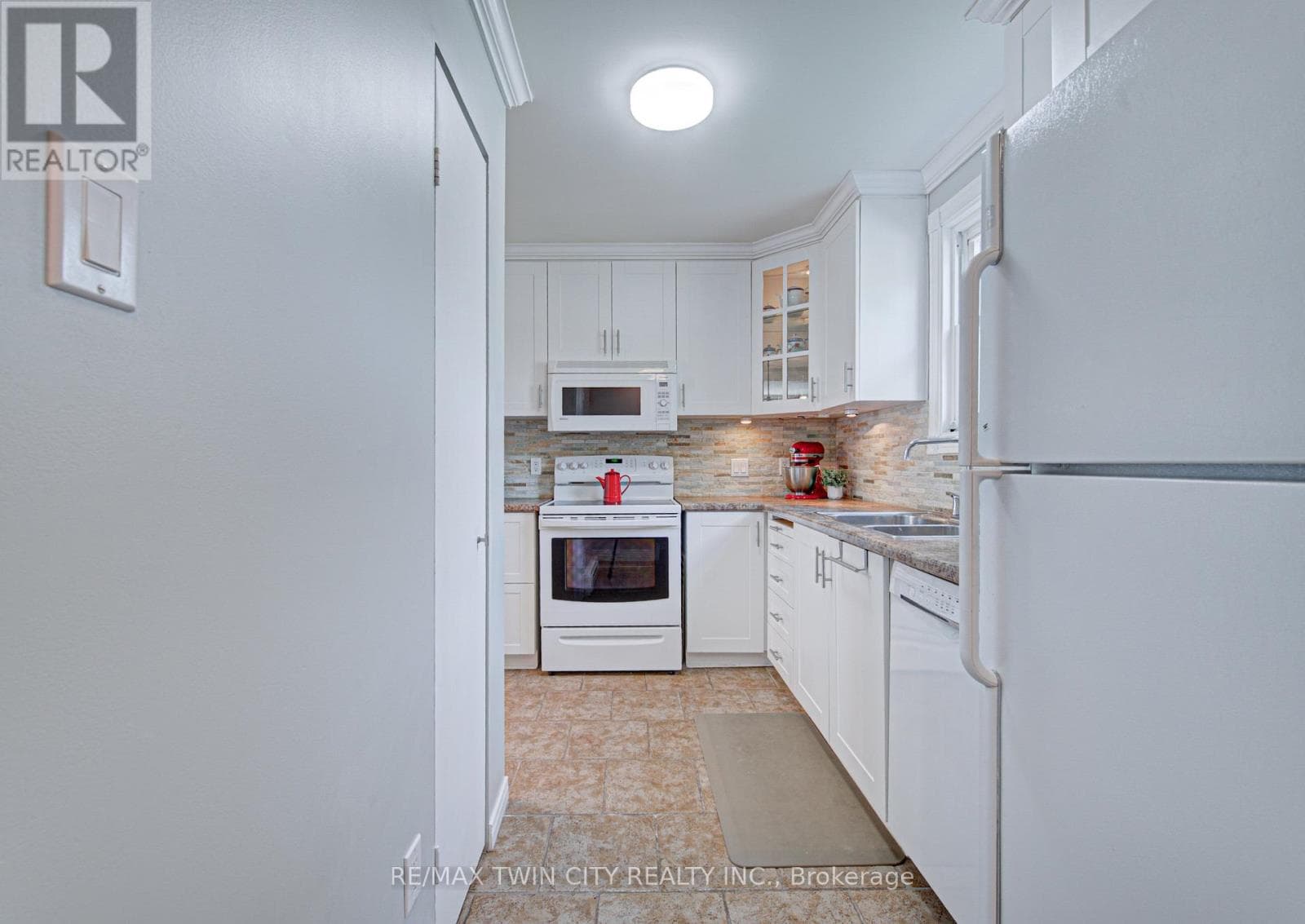 26 - 175 CEDAR STREET — photo 3