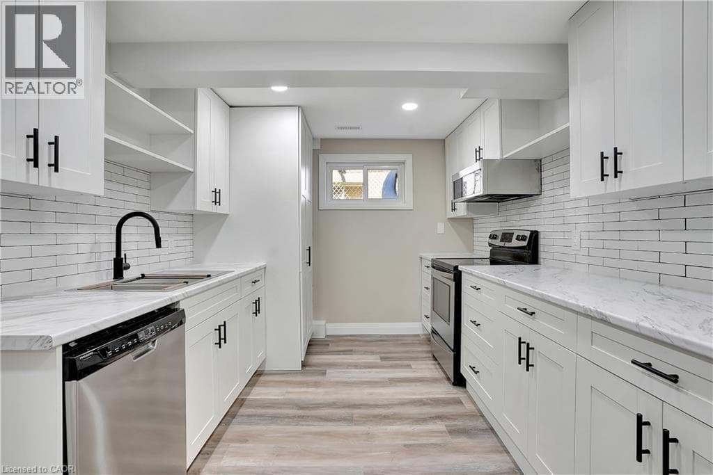 38 LORRAINE Drive Unit# B — photo 2