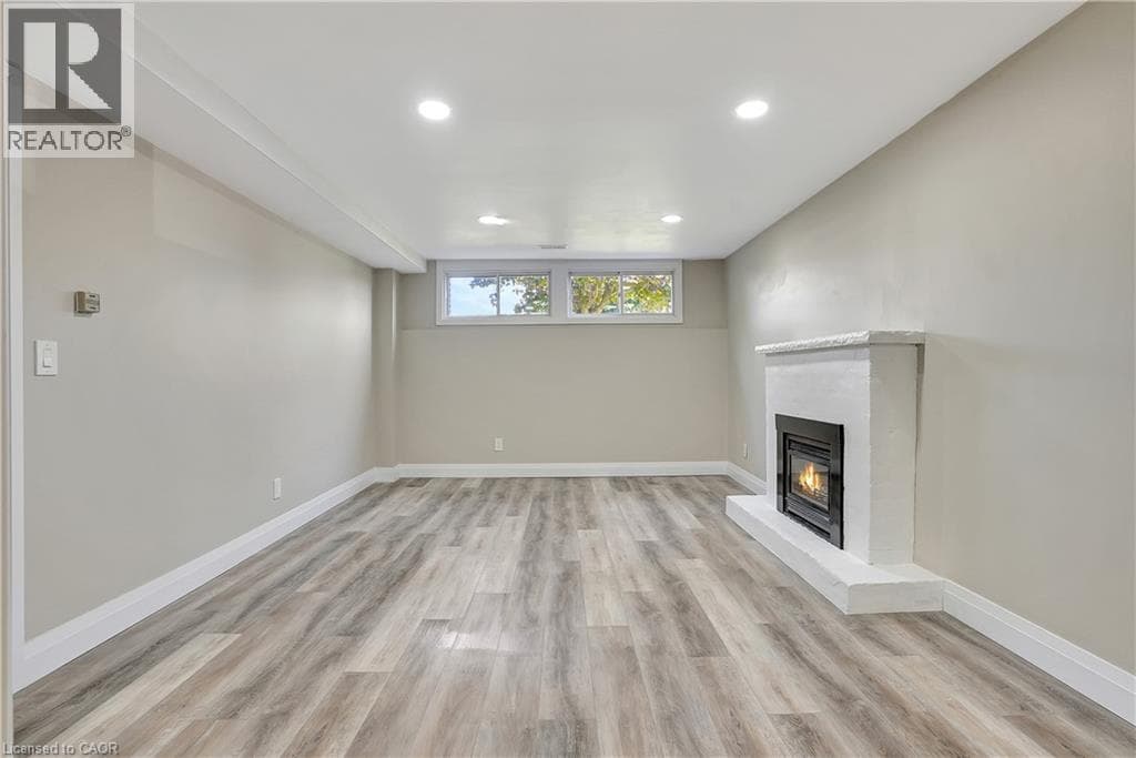 38 LORRAINE Drive Unit# B — photo 3