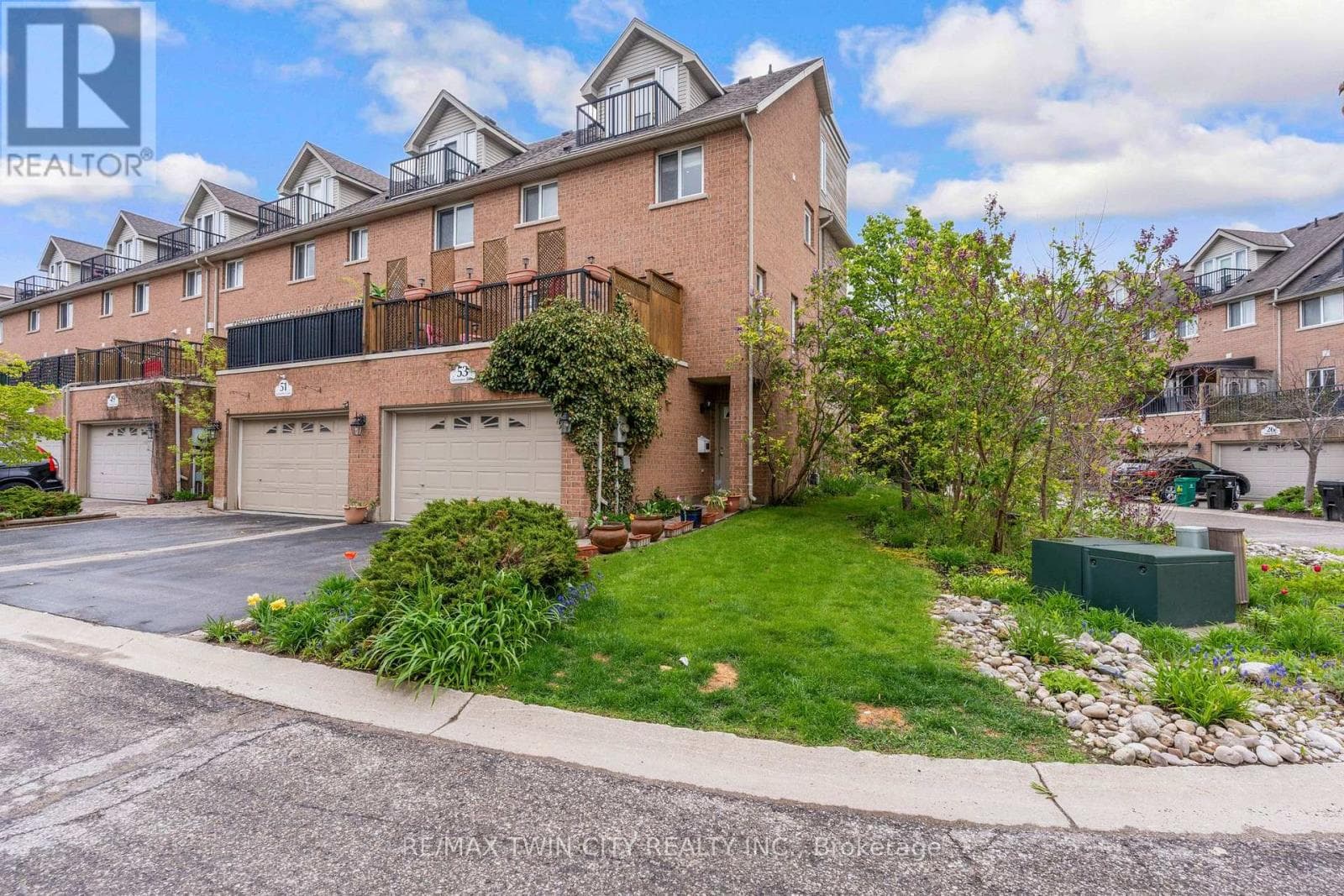 N/A - 53 GROSVENOR LANE — photo 3