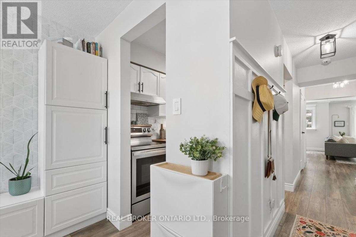 10 - 180 HIGHLAND CRESCENT — photo 3
