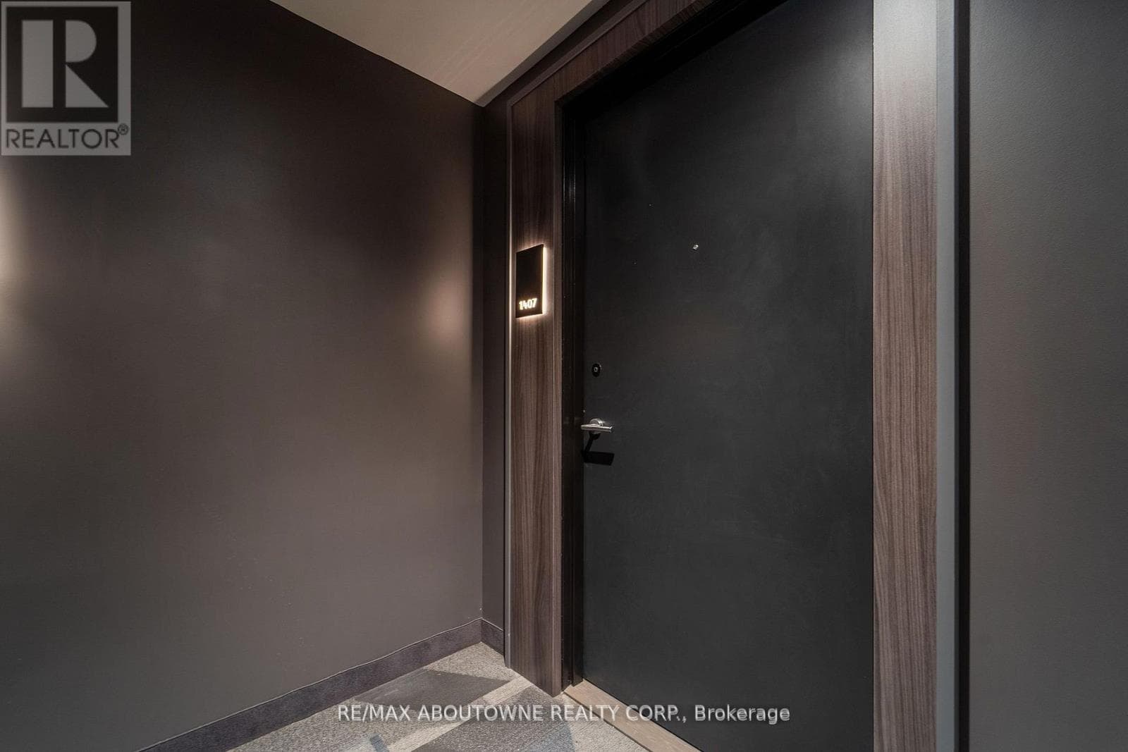 1407 - 5 WELLINGTON STREET S — photo 3