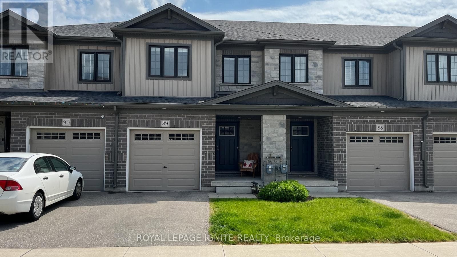89 - 135 HARDCASTLE DRIVE — photo 1