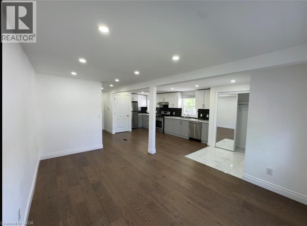 28 TIMBERLANE Crescent Unit# UPPER — photo 3