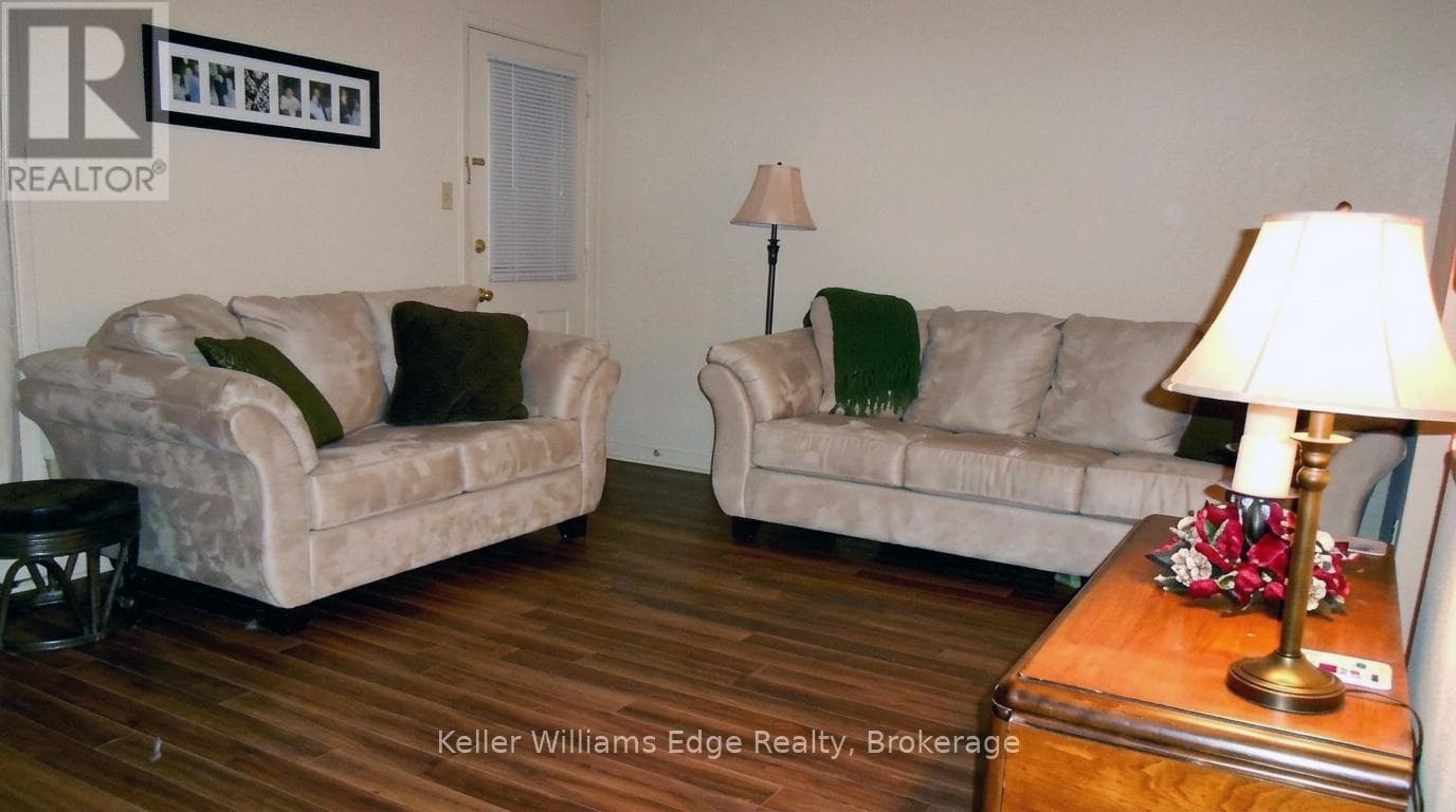 10 - 175 CEDAR STREET — photo 2