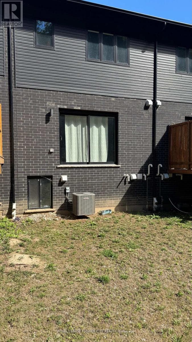928 ROBERT FERRIE DRIVE — photo 2