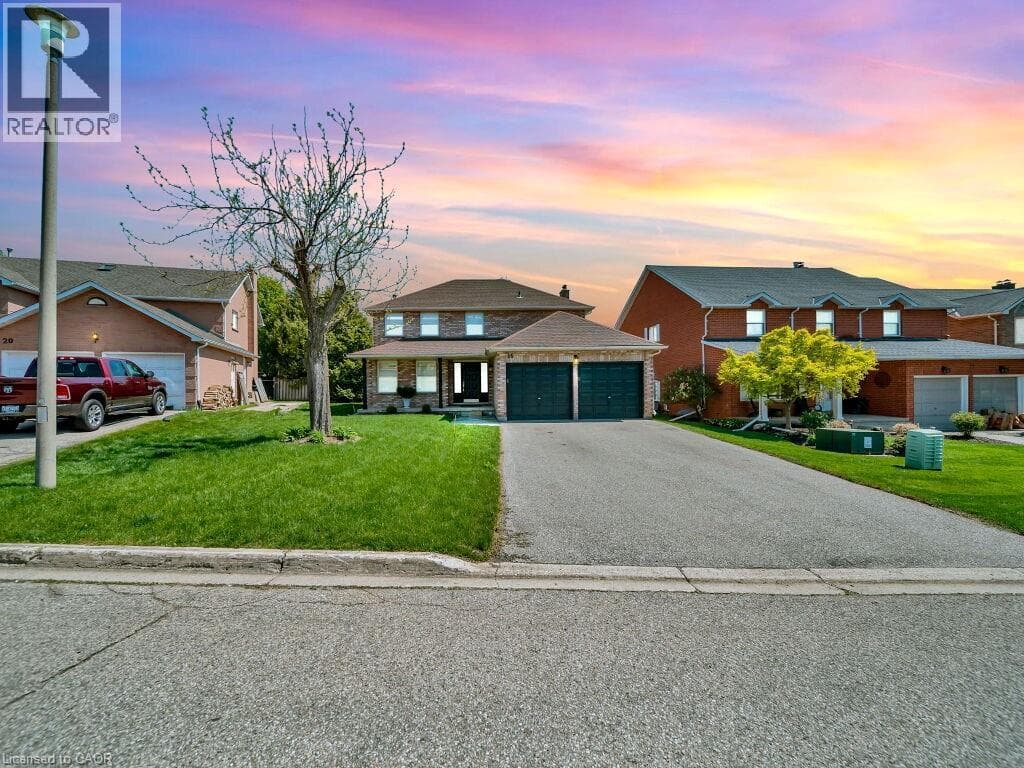 16 GLENNIE Court — photo 1