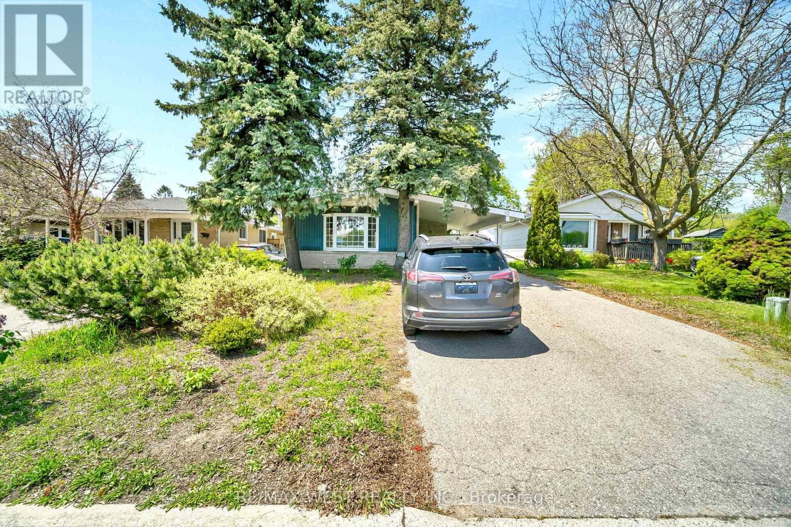 LOWER - 62 GREENDALE CRESCENT — photo 1