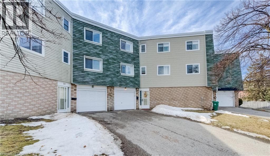 60 ELMSDALE Drive Unit# 11 — photo 1